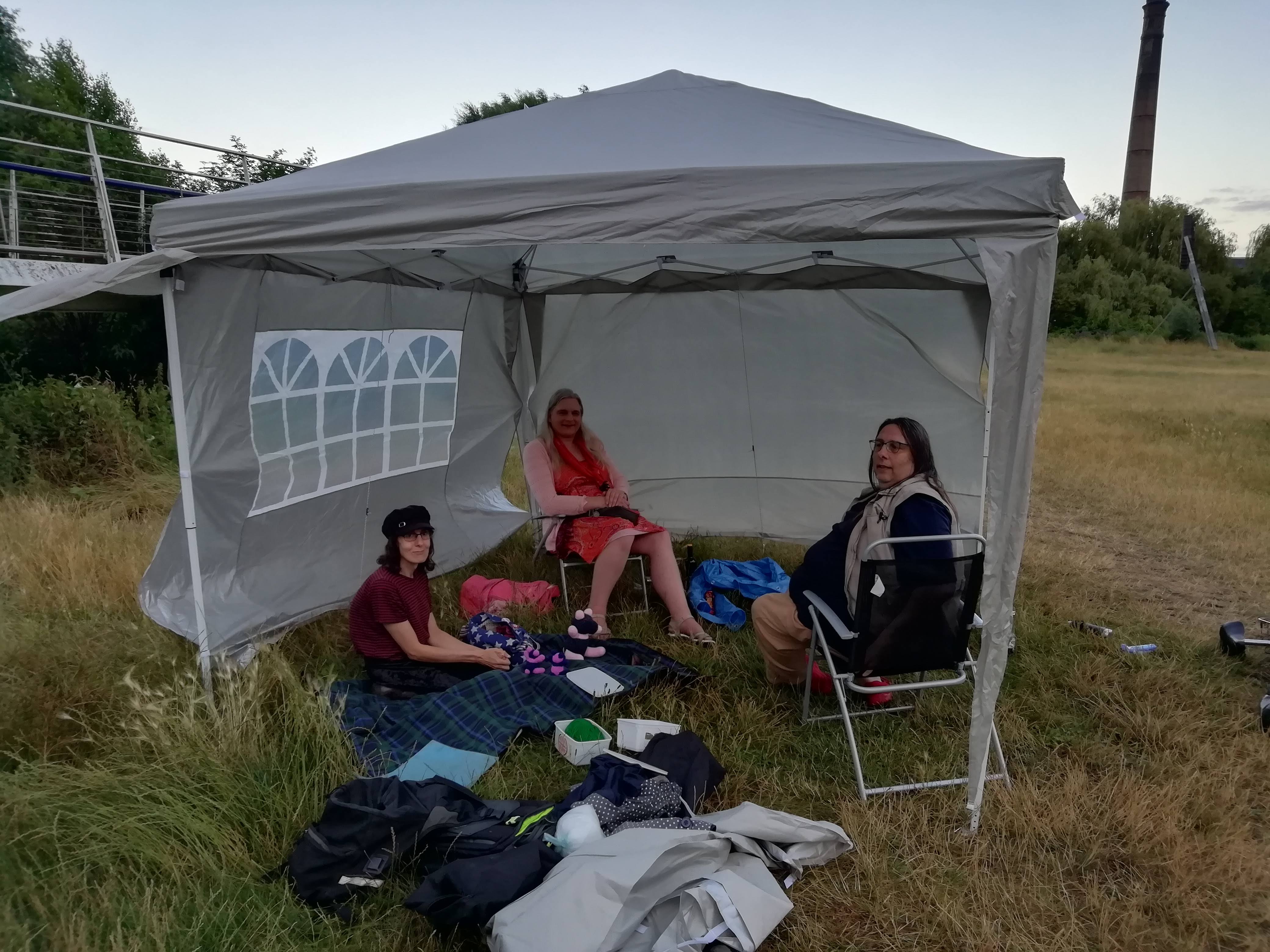 Three diamonds under a gazebo